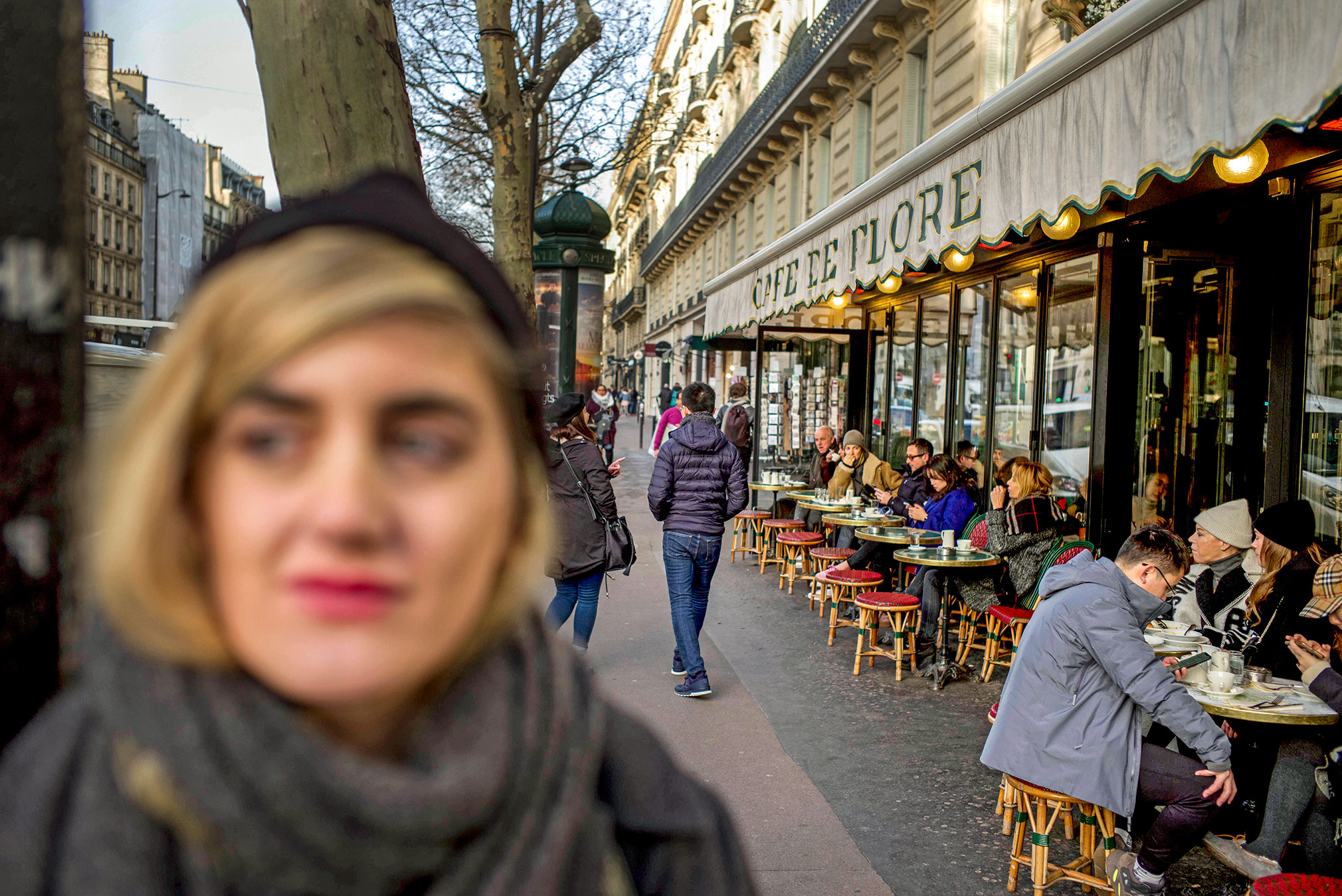 Hon låg bakom avslöjandet som skakade Sverige. Nu närmar sig deadline för Klubben, vinterns mest omsusade fackbok. Följ med Matilda Gustavsson in i en värld av maktspel, genikult och vilseledande kodnamn.