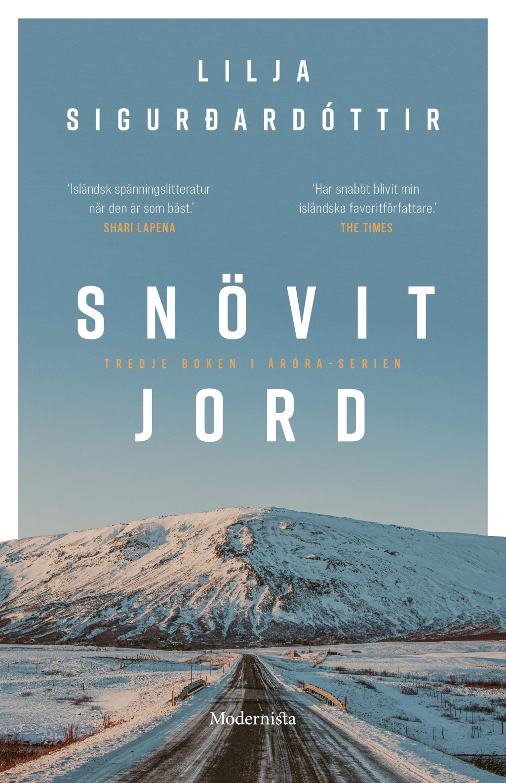 sigurdardottir_snovit_jord_omslag_inb_0