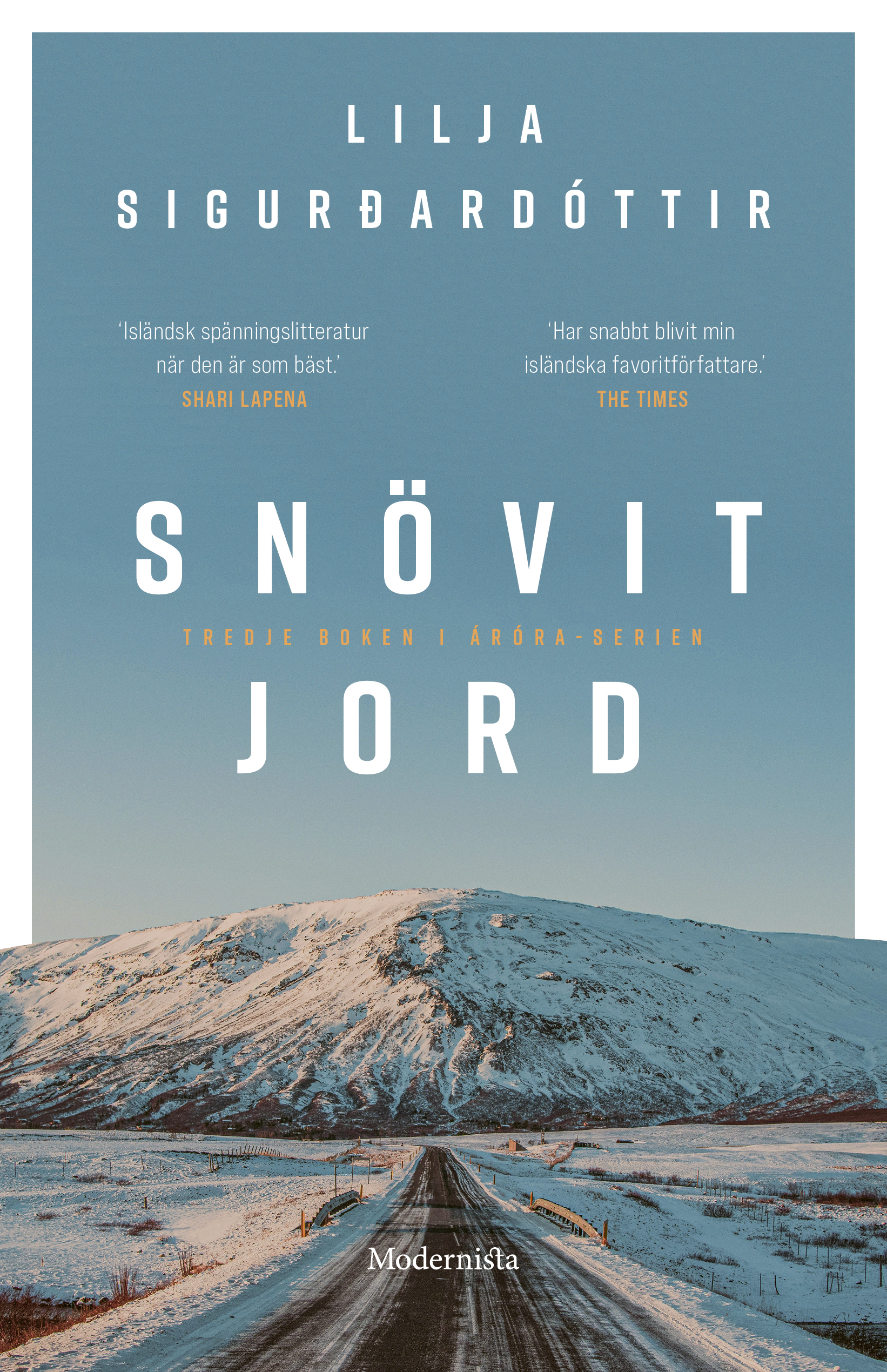 sigurdardottir_snovit_jord_omslag_inb_0